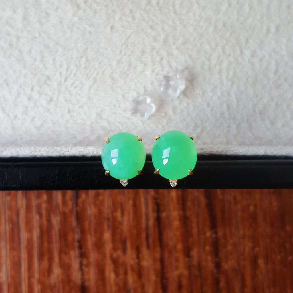 ต่างหูหยกเขียวแอปเปิ้ลจักรพรรดิ์ตัวเรือนทองคำแท้18kประดับเพชรแท้ขนาด:8.10x6.4x4.9mm.