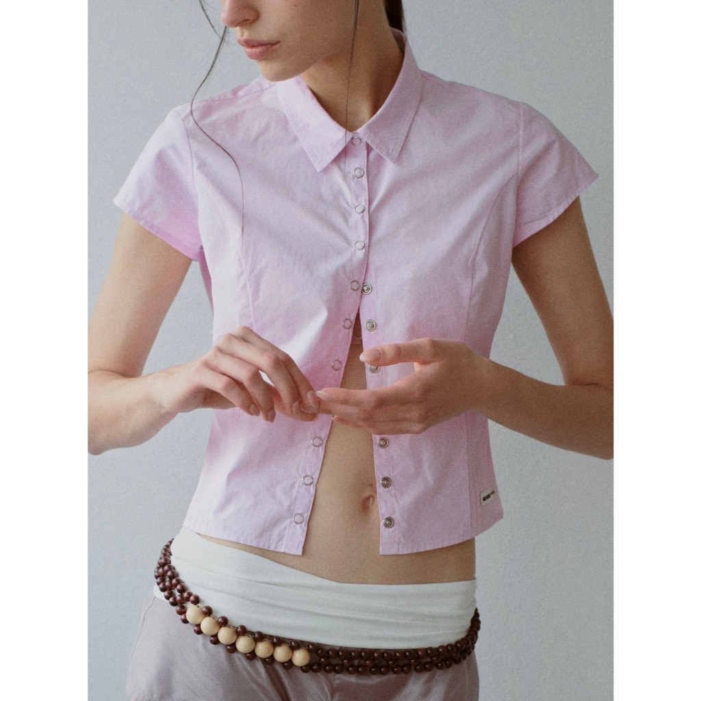 Girlfriend Comfort - Kate Darted Shirt (พร้อมส่ง) - เสื้อเชิ้ตตัดเข้ารูปดีเทลเกล็ดหน้า (มีให้เลือก 2 สี)