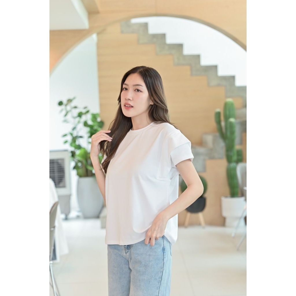 เสื้อยืดทรงสวย แต่งระบายแขนสองชั้น ผ้าคอตตอนนุ่ม ใส่สบาย ระบายอากาศดี
