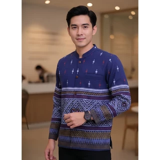 เสื้อลายไทยผู้ชายเต็มตัวแขนยาว เนื้อผ้าฝ้ายพิมพ์ลายหมักโคลน โทนสีกรม