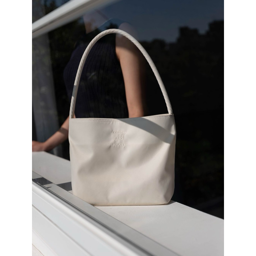 ส่งต่อกระเป๋าแบรนด์ Mucu and Ebony ของแท้🇰🇷 มือสอง
