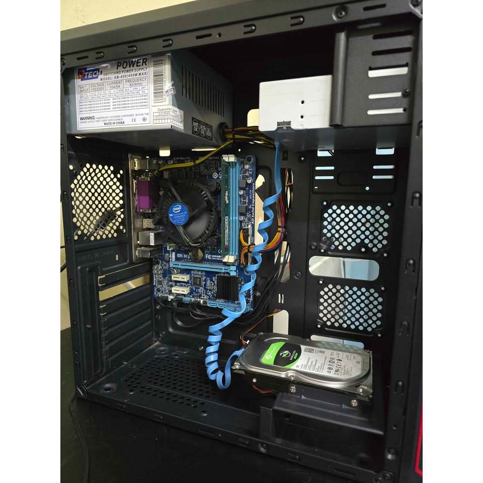 ชายชุด Intel core i3 3240 3.40 GHz,GIGABYTE H61M-DS2,DDR3 4GB, HHD 1 TB