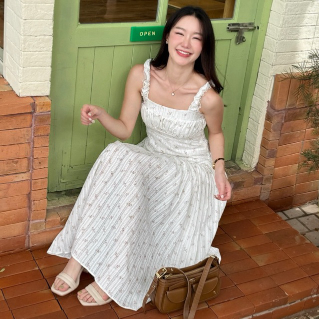 พร้อมส่ง Honey dress เดรสยาวลูกไม้ - G2N.clothshop