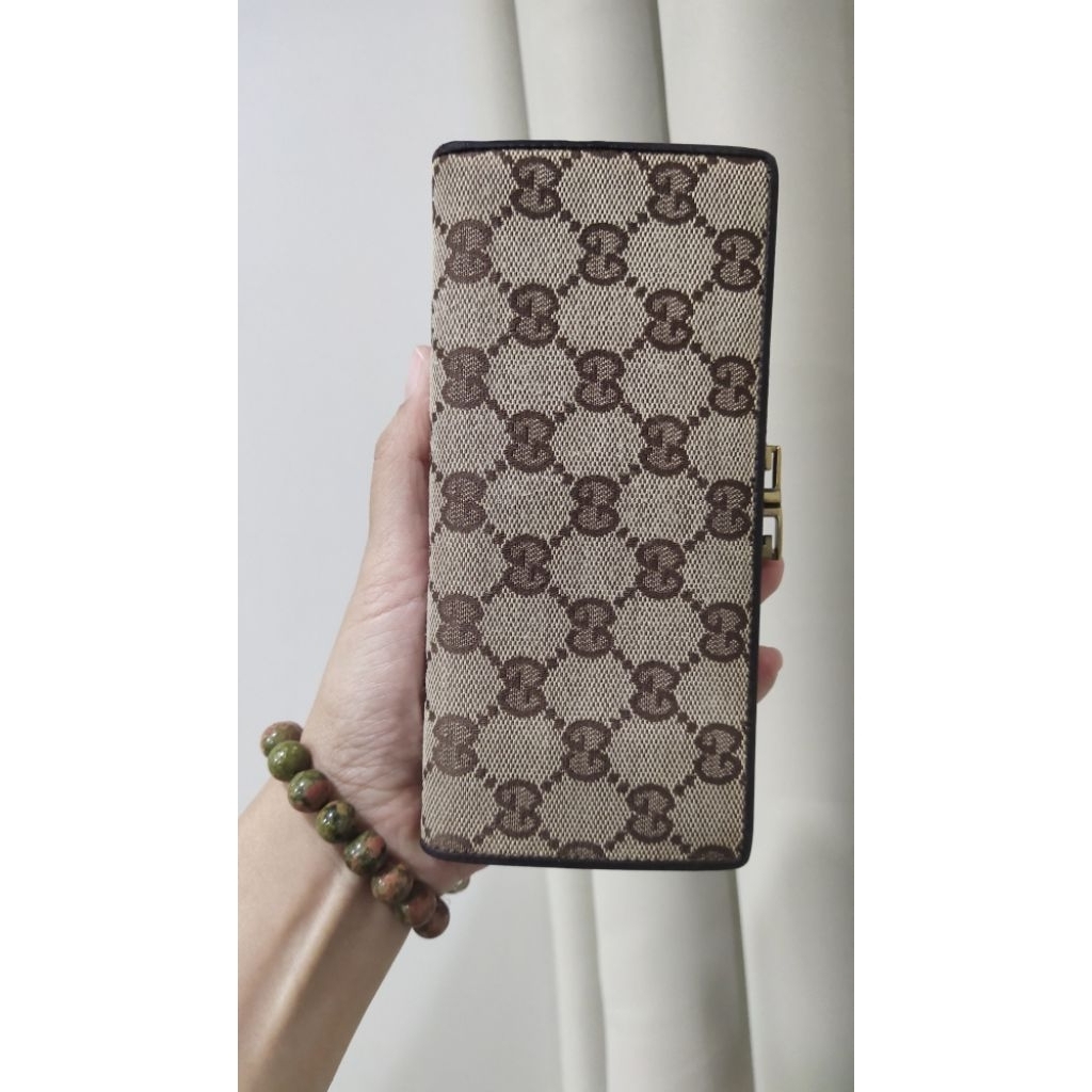 Gucci long wallet
กระเป๋าสตางค์กุชชี่ใบยาวมือสองของแท้

