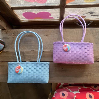 กระเป๋าสานพลาสติกงาน 𝐇𝐚𝐧𝐝𝐦𝐚𝐝𝐞 𝟏𝟎𝟎% 👜รุ่นมินิ🤏🏻
