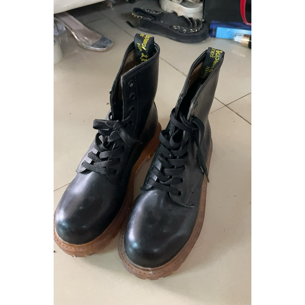รองเท้านูท Dr.Martin สีดำ