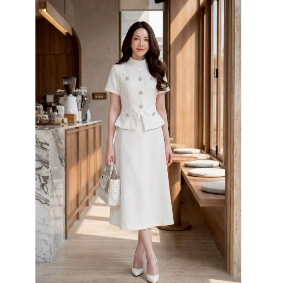 Showroom S1207 เสื้อแขนสั้นสีขาวแต่งกระดุม + โชคเกอร์ + กระโปรงทรงบาน ชุดทำงาน ชุดออกงานสีขาว