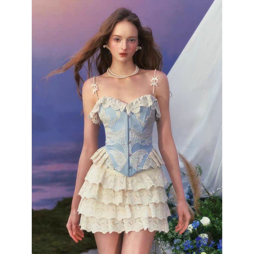Lacemade - เสื้อสายเดี่ยวลูกไม้สีฟ้า ผูกหลังปรับได้