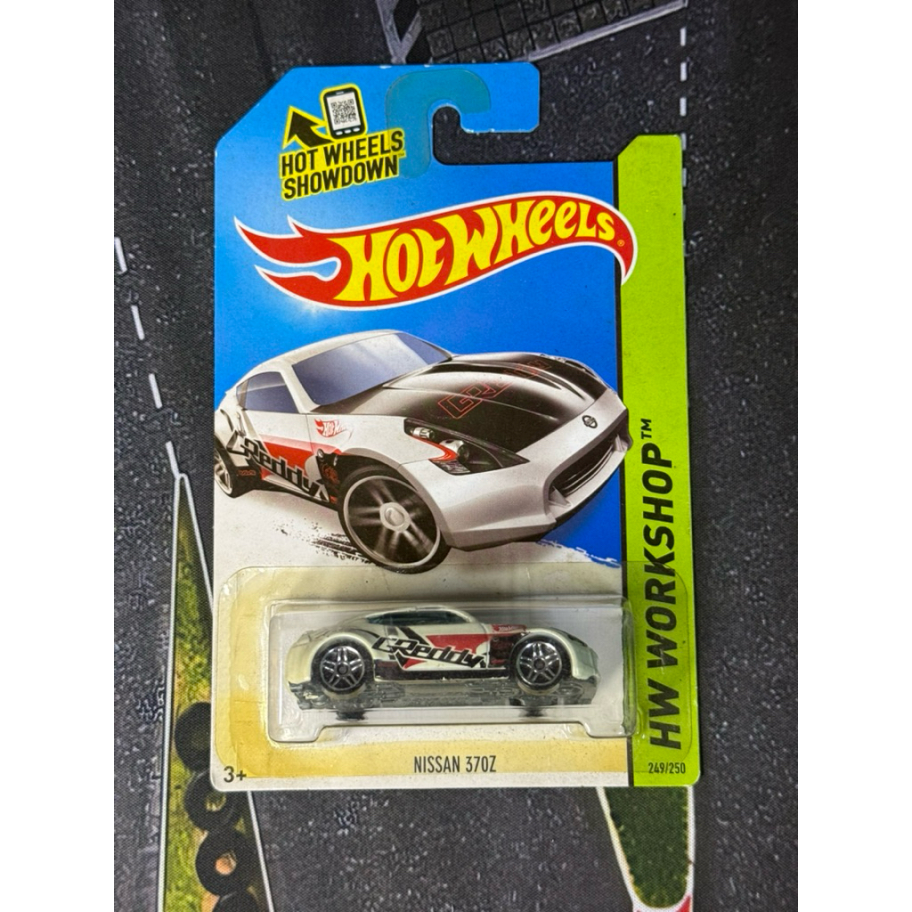 รถเหล็ก Hotwheels Nissan 350Z ขนาด 1:64  ของใหม่ ในแพ็คเกจ  แต่แพ็ค เก็บจนเก่า