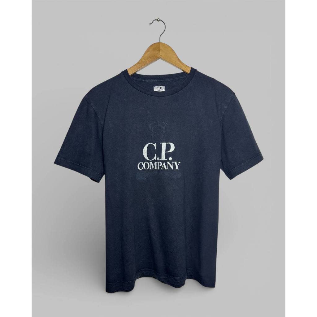 C.P. Company Undersixteen Embroidered Logo Navy T-Shirt Designer Streetwear Rare เสื้อยืด C.P. Compa