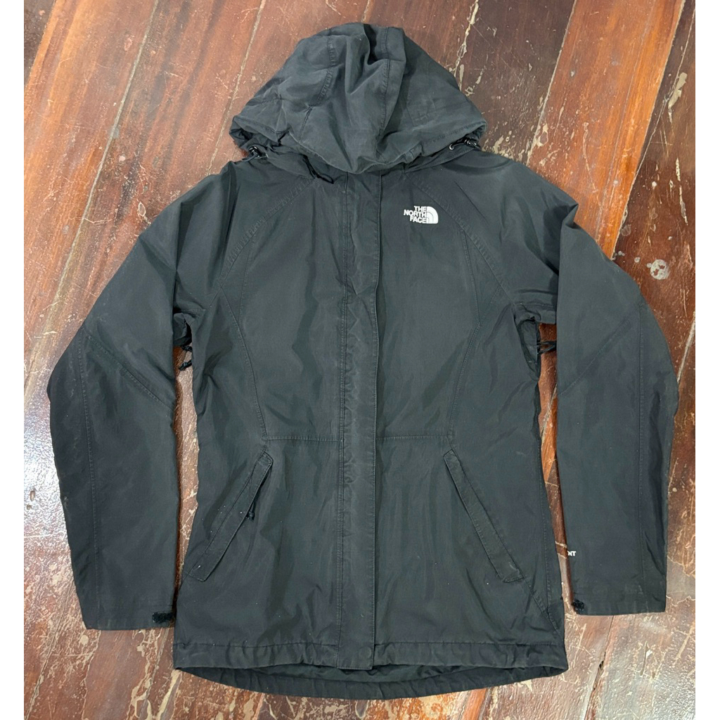 เสื้อกันหนาว the north face hyvent มือสอง สีดำเทา อกผ้า 40 ยาว 26 ไหล่สโลบ แขนยาว 29 วัดจากคอ ป้าย s