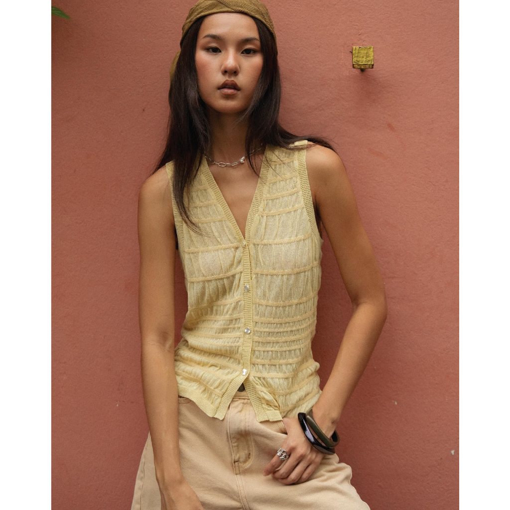 knitCircle - LAGOON Vest Top (3 สี) เสื้อvestไหมพรม คอวี ผ่าหน้า กระดุมสีเงิน ลายทอย่น โปร่งทั้งตัว เว้นช่วงกว้างสลับแคบ