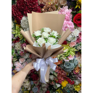 ช่อกุหลาบรุ่นโรสซี่ **มีหลายแบบ หลายสี** ช่อกุหลาบขนาดดอก 5-6 เซนสูง 55 กว้าง 30 เซน ปัจฉิม รับปริญญา วันเกิด