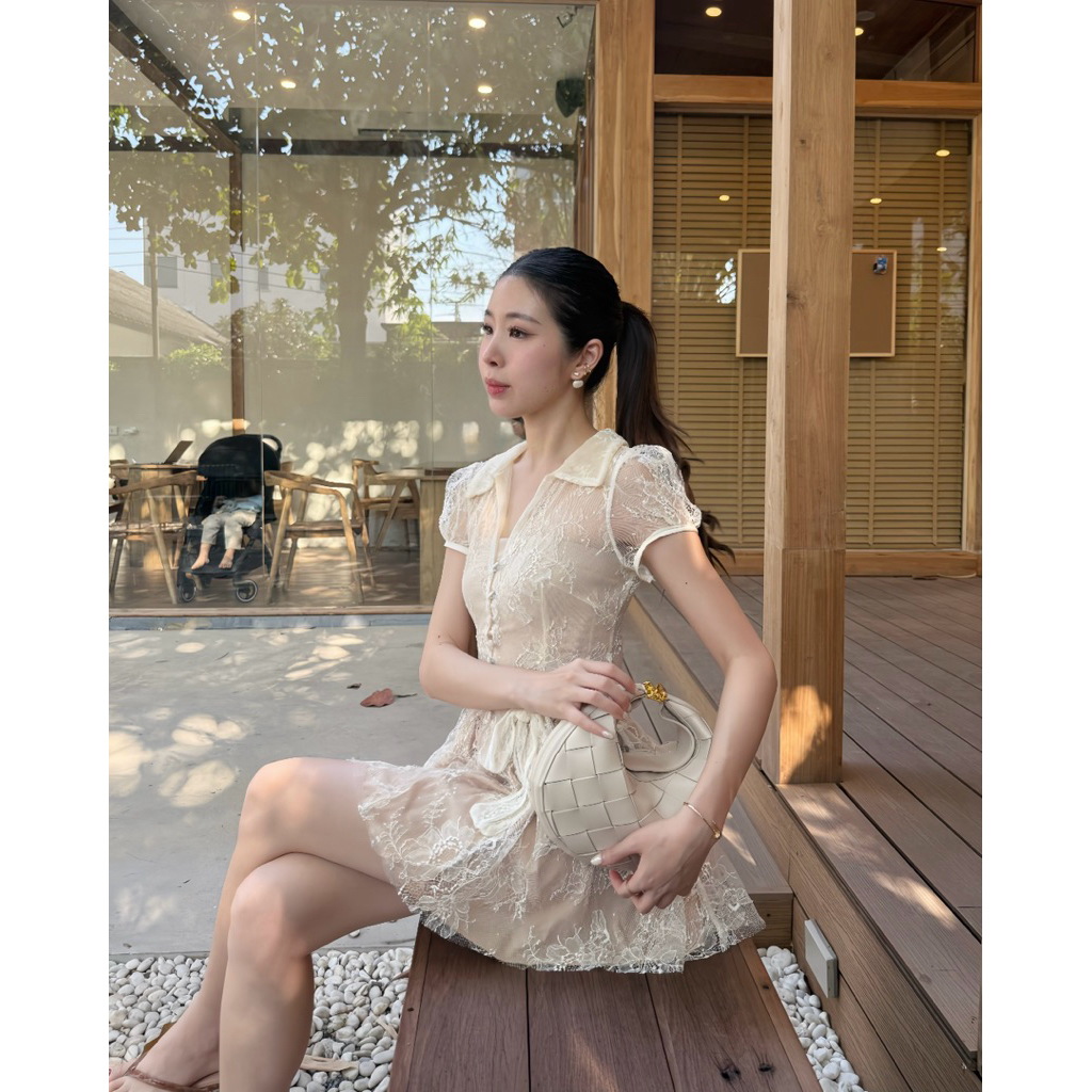 Soft bloom dress ✨ เดรสลูกไม้ตัวนี้คือความน่ารักที่ต้องมีติดตู้! ✨ ใส่แล้วดูหวานละมุนมาก ๆ มาพร้อม เกาะอกสีเนื้อด้านใน