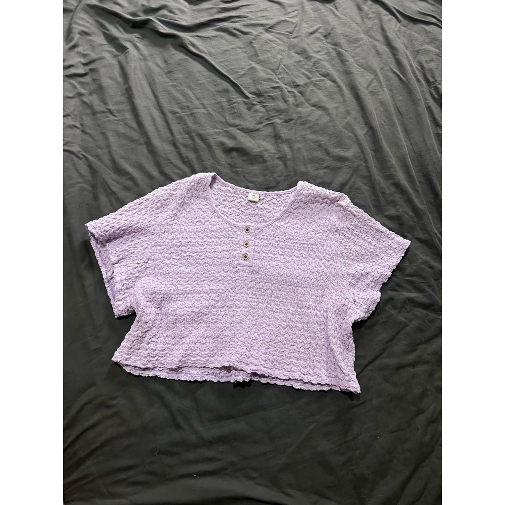 เสื้อครอป มือสอง ป้าย fitfat อก42 แขนสั้น สีม่วง