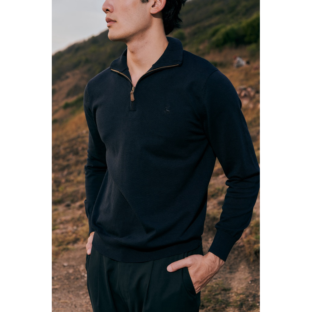 [CODE20ทักแชท]The Finery – Quarter Zip Sweater สีน้ำเงิน Navy | ผ้า Cotton 100% Summer Knit | ทรง Slim Fit | ปักโลโก้กวา