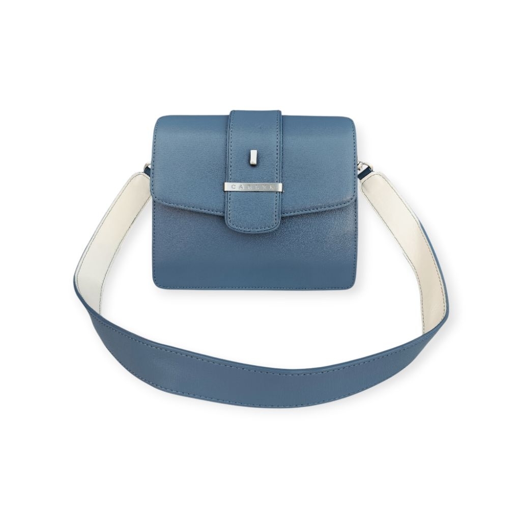 กระเป๋ามือสอง หนังเเท้ เเบรนด์  CARLYN