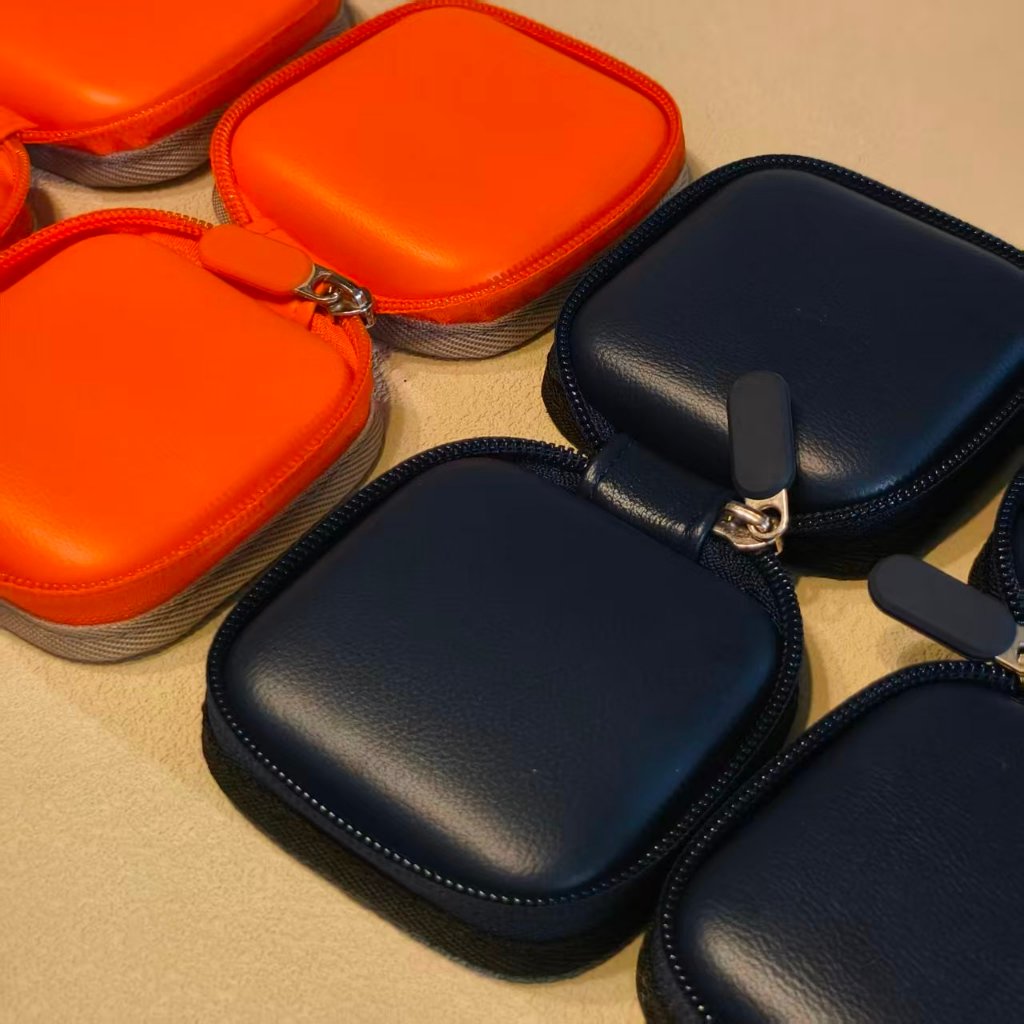EVA Leather Case เคสหนังขนาด 8.5×8.5×3.5 cm สำหรับใส่หูฟังและอุปกรณ์ต่างๆ คุณภาพสูง หนากว่าเคสทั่วไป ราคา ถูกที่สุด ดีลบีเคเค แกลเลอรีภาพที่ 3