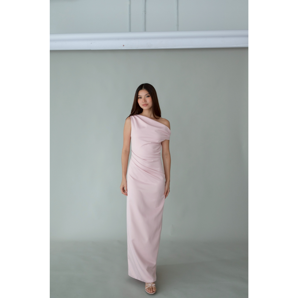 MIST OF RAIN - Vera dress เดรสออกงานปาดไหล่ แต่งจีบช่วงเอวพรางสัดส่วน เดรสยาว