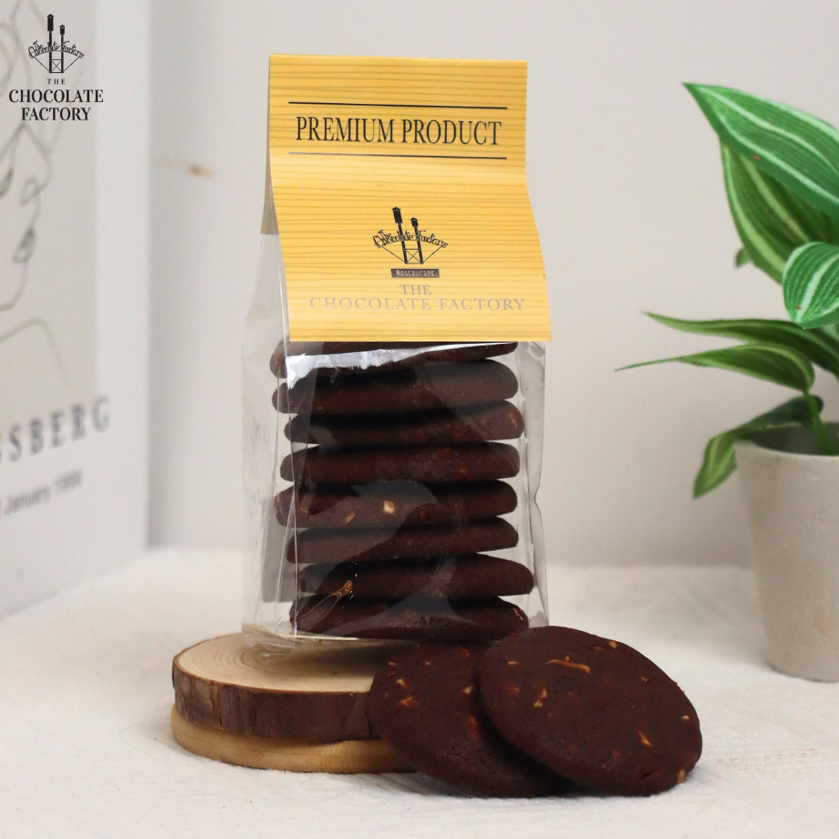 The Chocolate Factory🍫ฮาร์ดช็อกโกแลตคุกกี้อัลมอนด์ Hard Chocolate Cookie Almond คุกกี้เนื้อร่วน เข้มข้นผสมอัลมอนด์