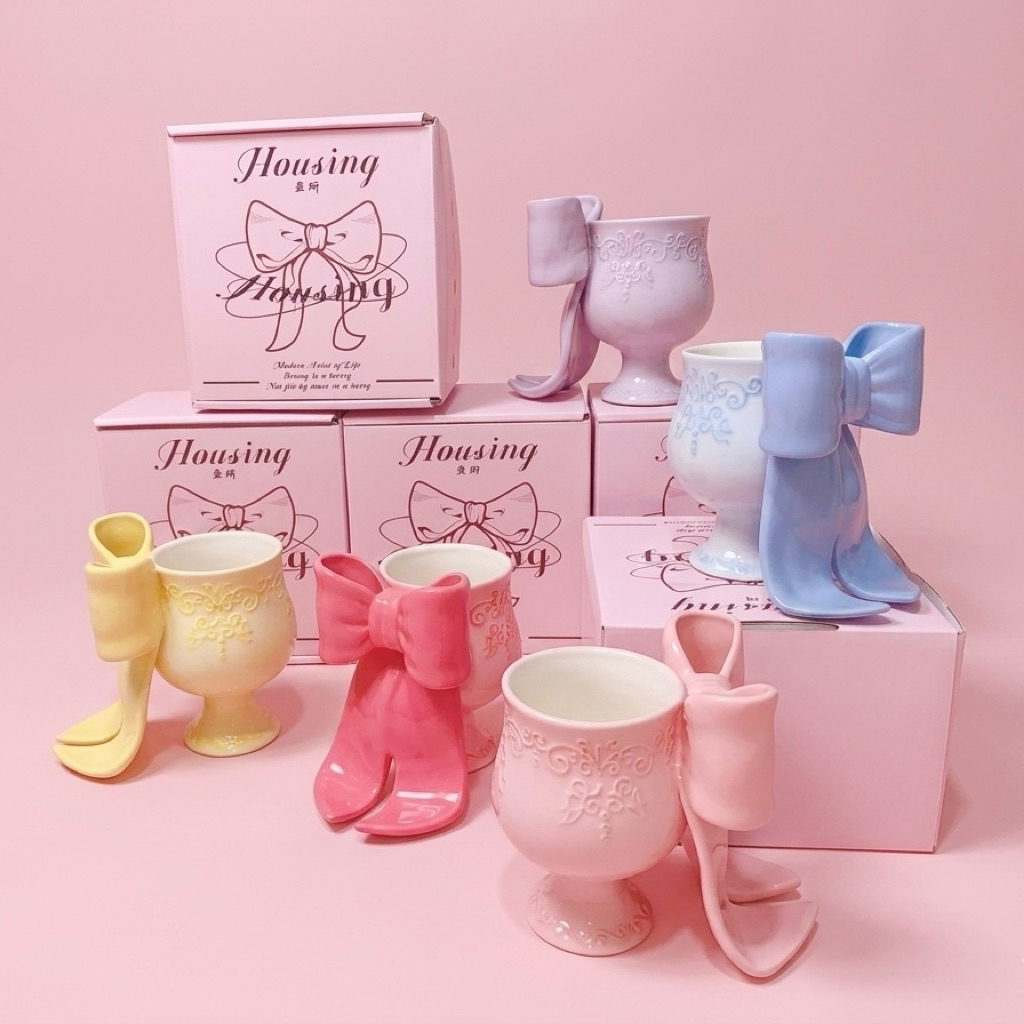 (พร้อมส่ง) แก้วโบว์เซรามิก Ceramic พาสเทล สไตล์เจ้าหญิง ของขวัญสุดน่ารัก งานระบายมือ ดีไซน์สีสันสดใส Artisinal Bow Mug