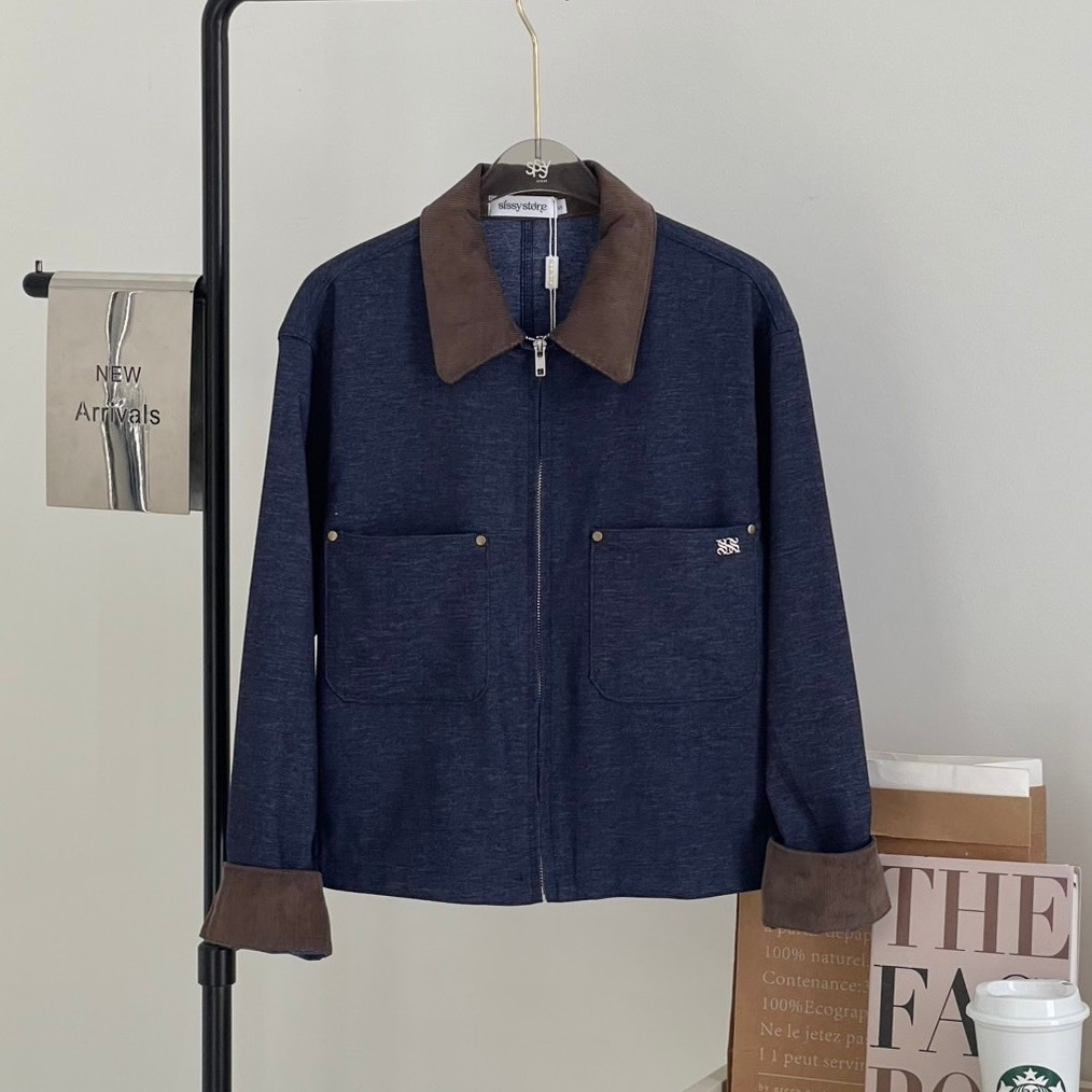 SISSY: เสื้อ Jacket Jeans แขนยาว คอปกผ้าลูกฟูก ซิปหน้า แต่งกระเป๋าคู่ ปักอะไหล่โลโก้เงิน ทรงสวย Sport