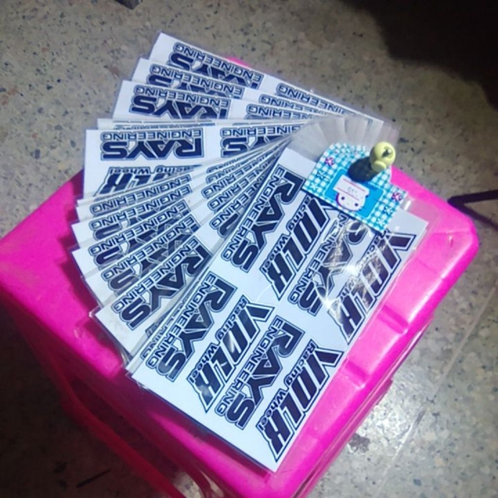 สติ๊กเกอร์ติดล้อแม็ก te37 "rays ,volk"1ชุดมี 8 ชิ้นเคลือบเงาอย่างดี