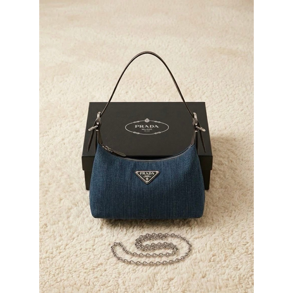 Prada (premium gift จาก prada cosmetic แท้ 100%) ของใหม่ พร้อมกล่อง