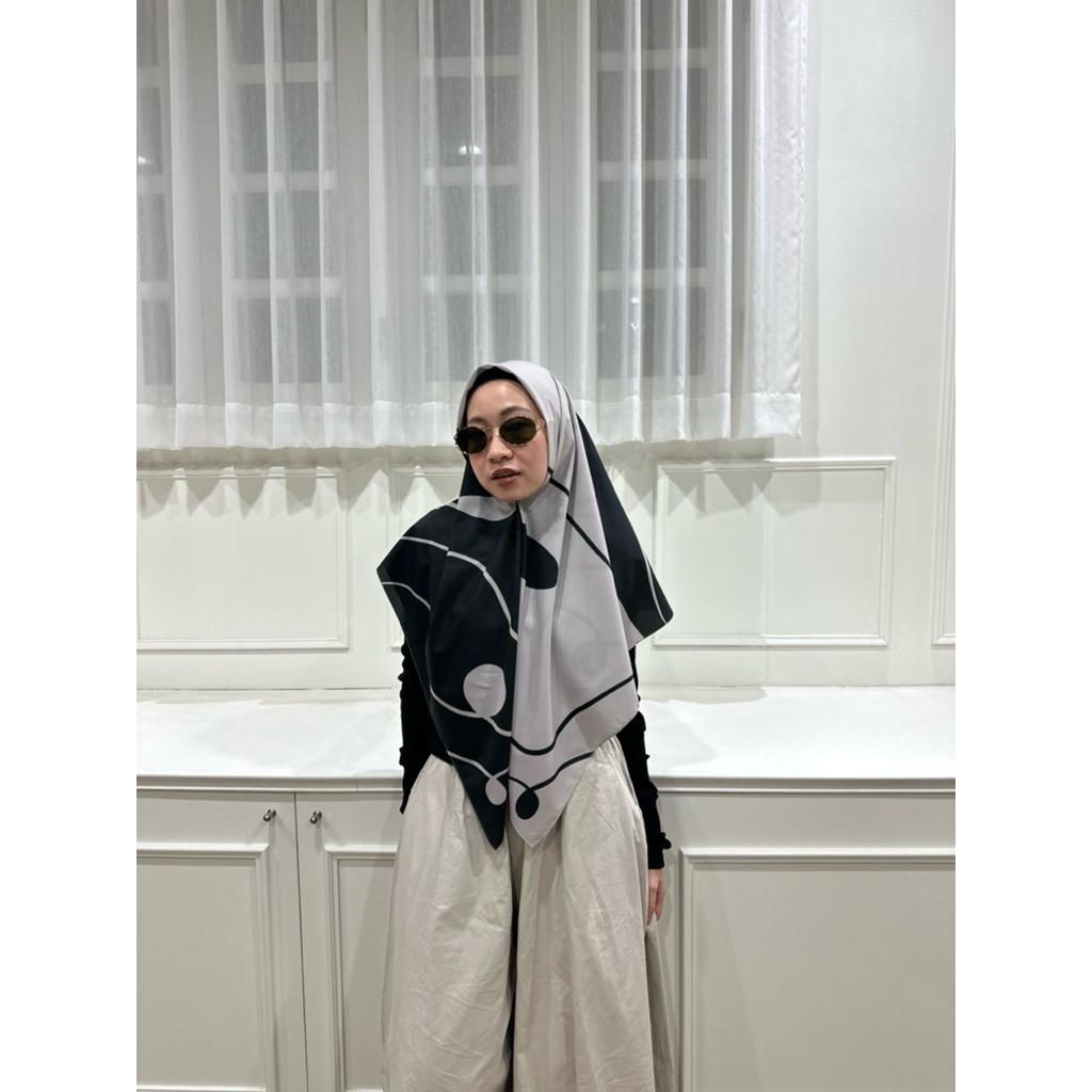 PRE-ORDER HIJAB • 17 two-tone (110x110cm)