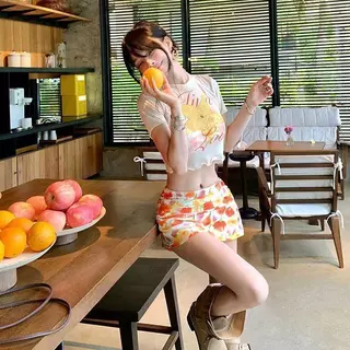 🌸Swift Bra🌸ชุดว่ายน้ำสตรี 4 ชิ้น ชุดว่ายน้ำชายหาด การพิมพ์ กระโปรงสั้นเซ็กซี่ รูปแบบใหม่ ด้วยฟองน้ำ