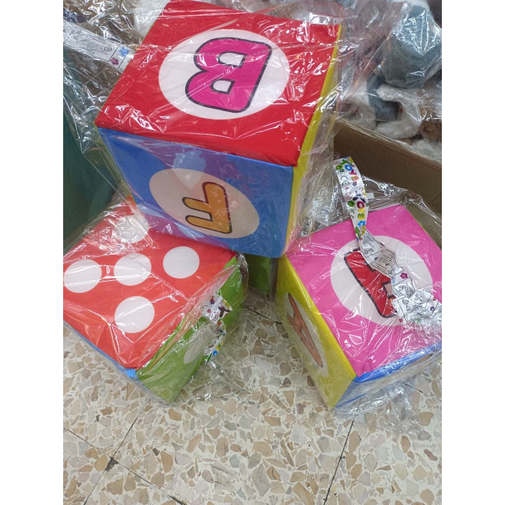 ลูกเต๋ายักษ์ ไจแอ้นท์ ใหญ่สุด ข้างในมีกระดิ่ง ขนาด 8×8นิ้ว สามารถกดทับกลับคืนสถาพได้ (ราคา/1ลูก)