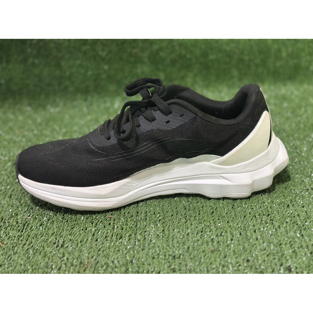 รองเท้า Alo runner มือสองแท้ ไม่มีกล่อง