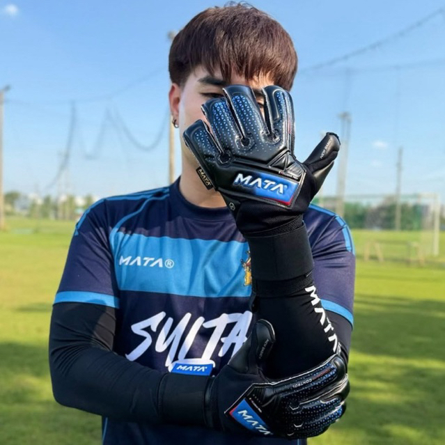 ถุงมือผู้รักษาประตู MATA รุ่น Touch M Control สีดำน้ำเงิน
