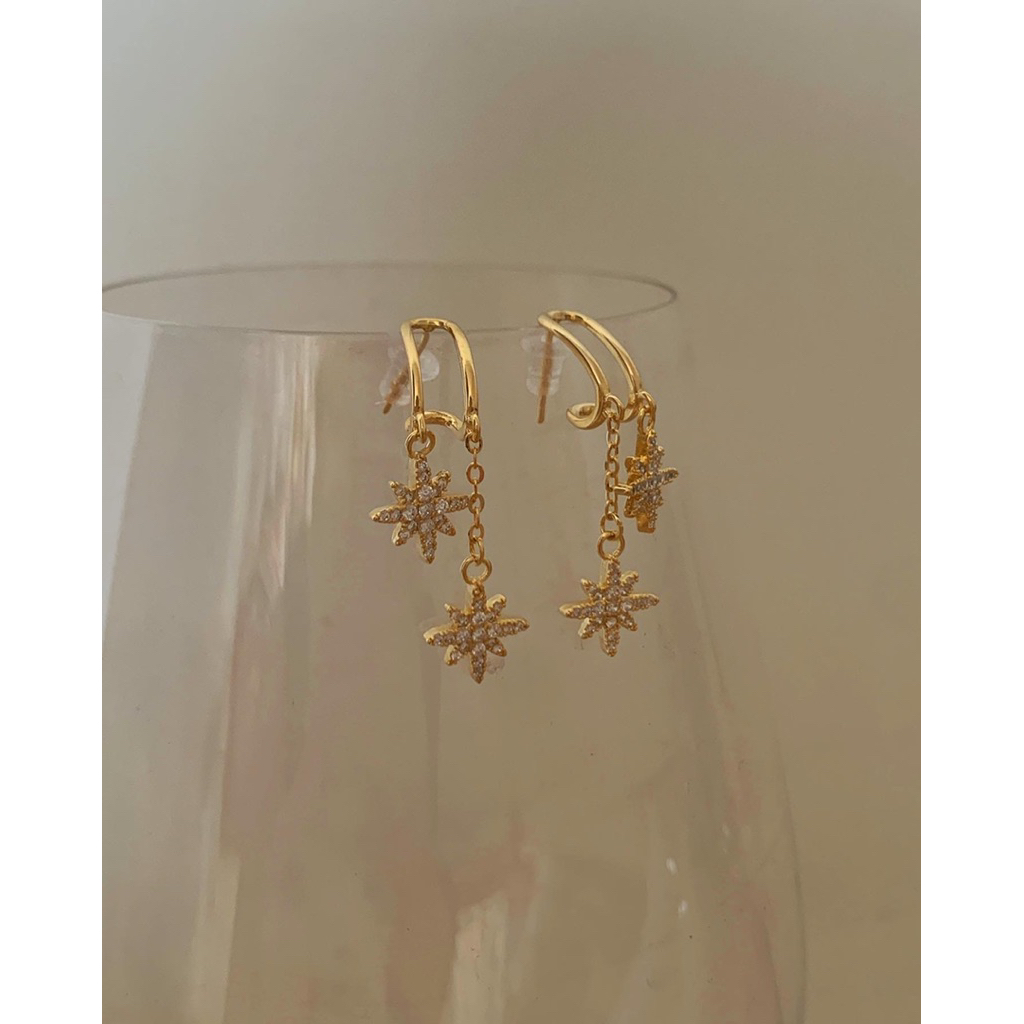 HER OBJECTIVE_HER HARA WINK EARRINGS