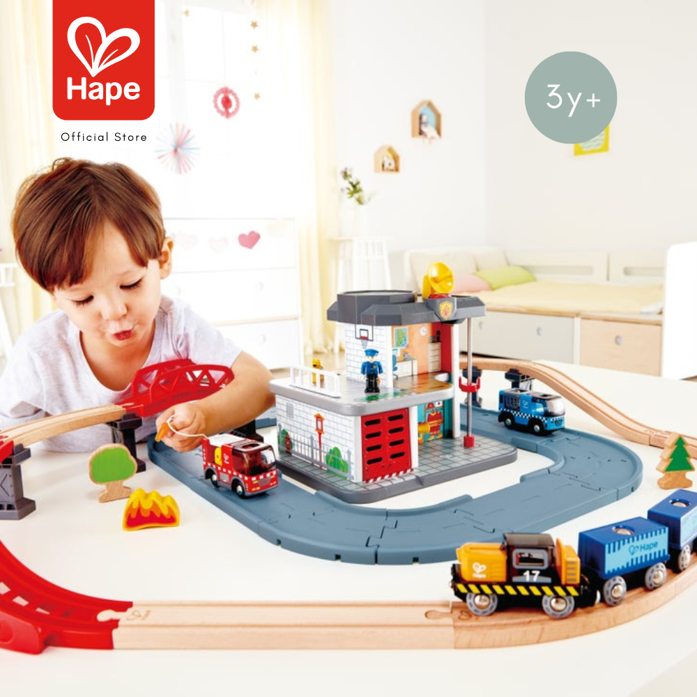 Hape ของเล่น รถดับเพลิง มีสัญญาณไฟและเสียงไซเรน Fire Truck with Siren ของเล่นเสริมพัฒนาการ 3 ขวบ ขึ้นไป รูปที่ 2