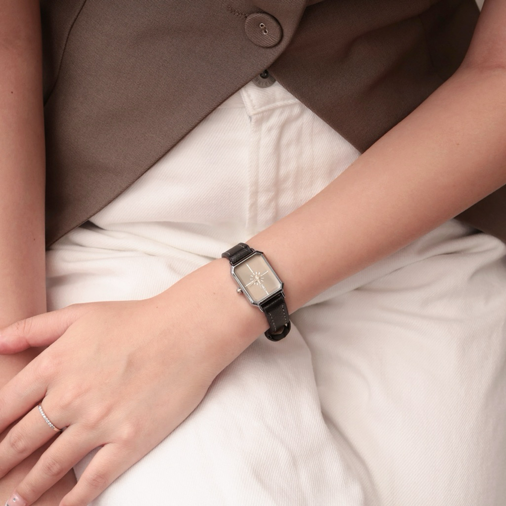 ((พร้อมส่ง)) - Moon watch นาฬิกาสายหนัง✨🕰️ - Tep’s Store