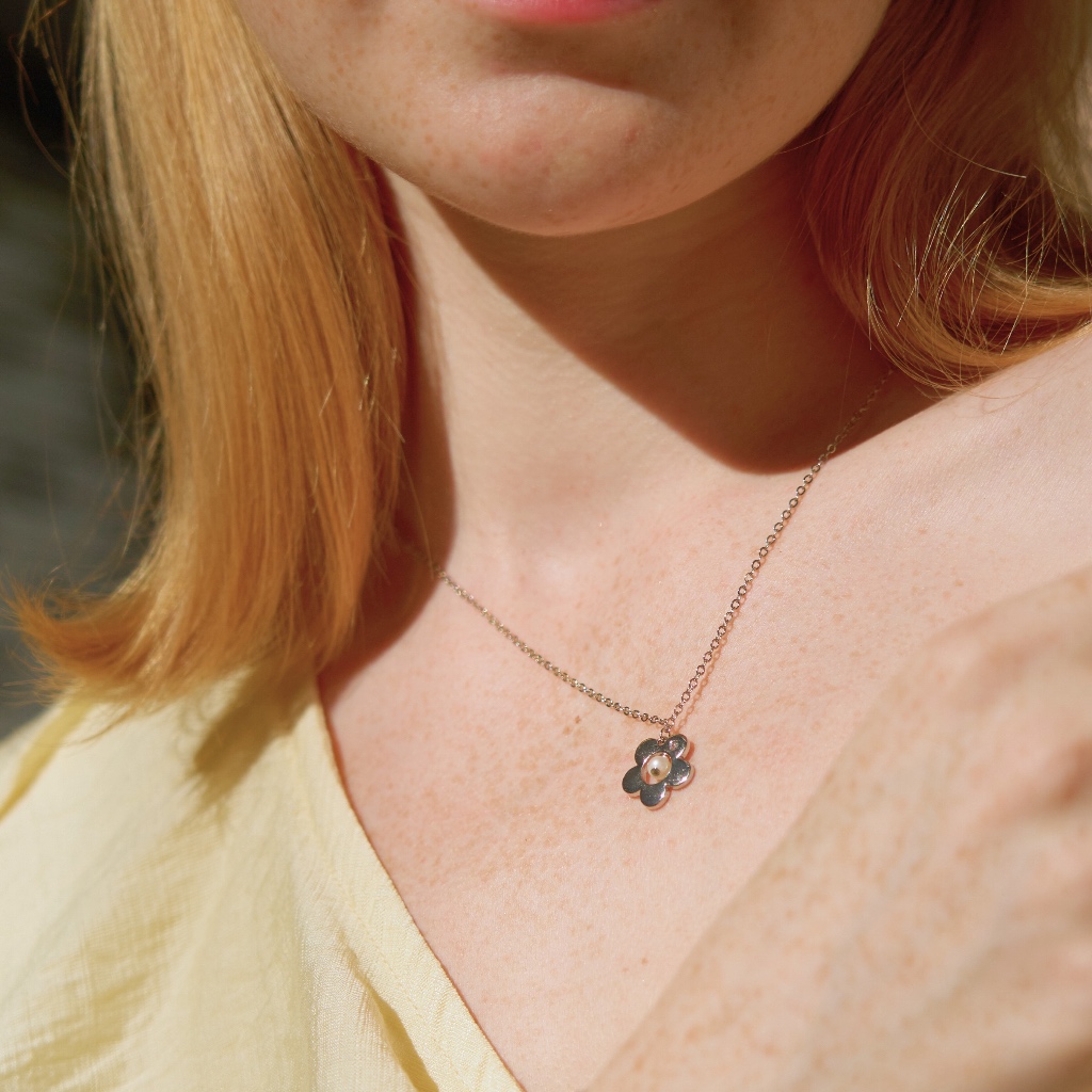 HOUSEOFMUQÉ mydaisyandpearl Love Necklace