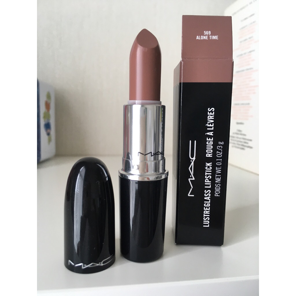 (สภาพ 99% อ่านที่รายละเอียดสินค้า) สี Alone Time 🦭 Mac Lipstick Lustreglass รุ่นนี้เน้นปากดูอวบอิ่ม 