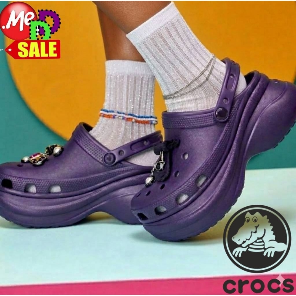 CROCS - ใหม่ ครอคส์ รองเท้าลำลองเด็กโตและผู้ใหญ่ รุ่น Crocs Classic Clog Shrek / Holiday Sweater / L