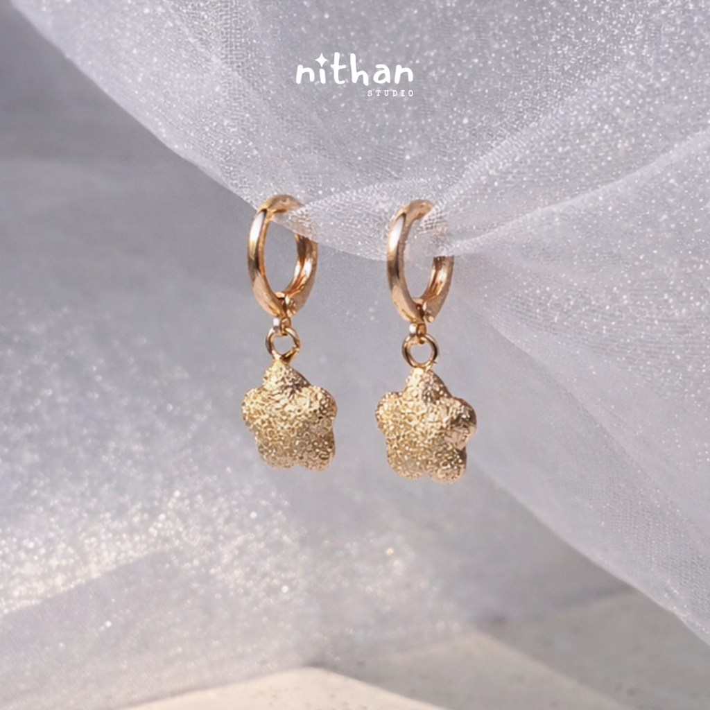 Nithan ต่างหูห่วงดาวสีทองพ่นทราย I Stardust Bloom Hoop Earrings (Hoop 9 mm) I ก้านเงินแท้ 925