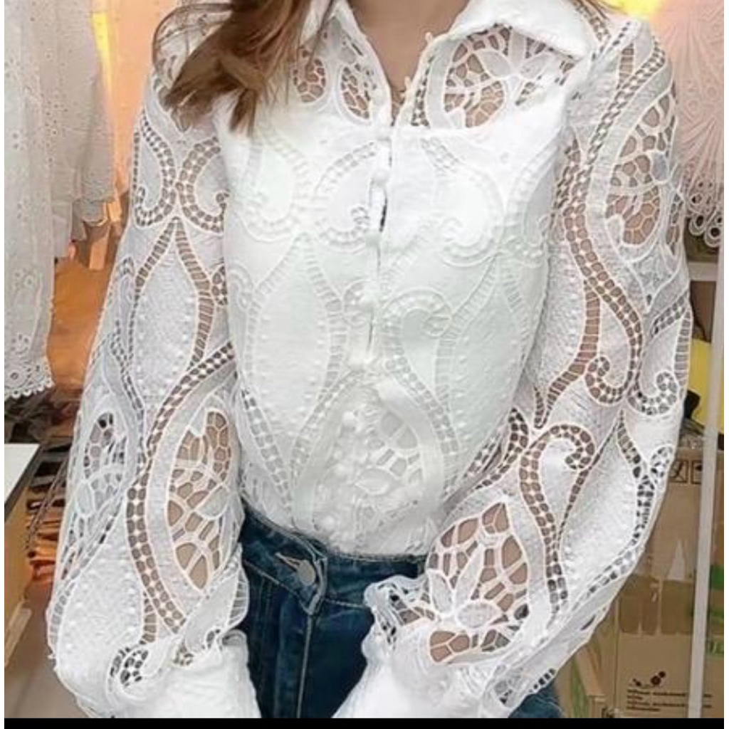 เสื้อเชิ๊ตลูกไม้แขนยาว คอปกกระดุมหน้า มีซับในตัว [#b772] สีขาว