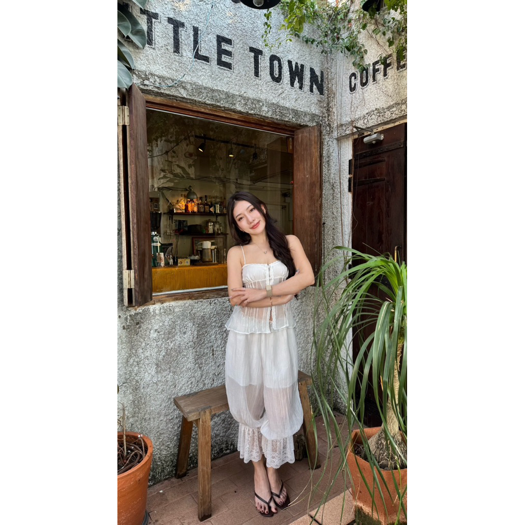 กางเกงขาสามส่วนแต่งลูกไม้ระบายปลายขา รหัส U60