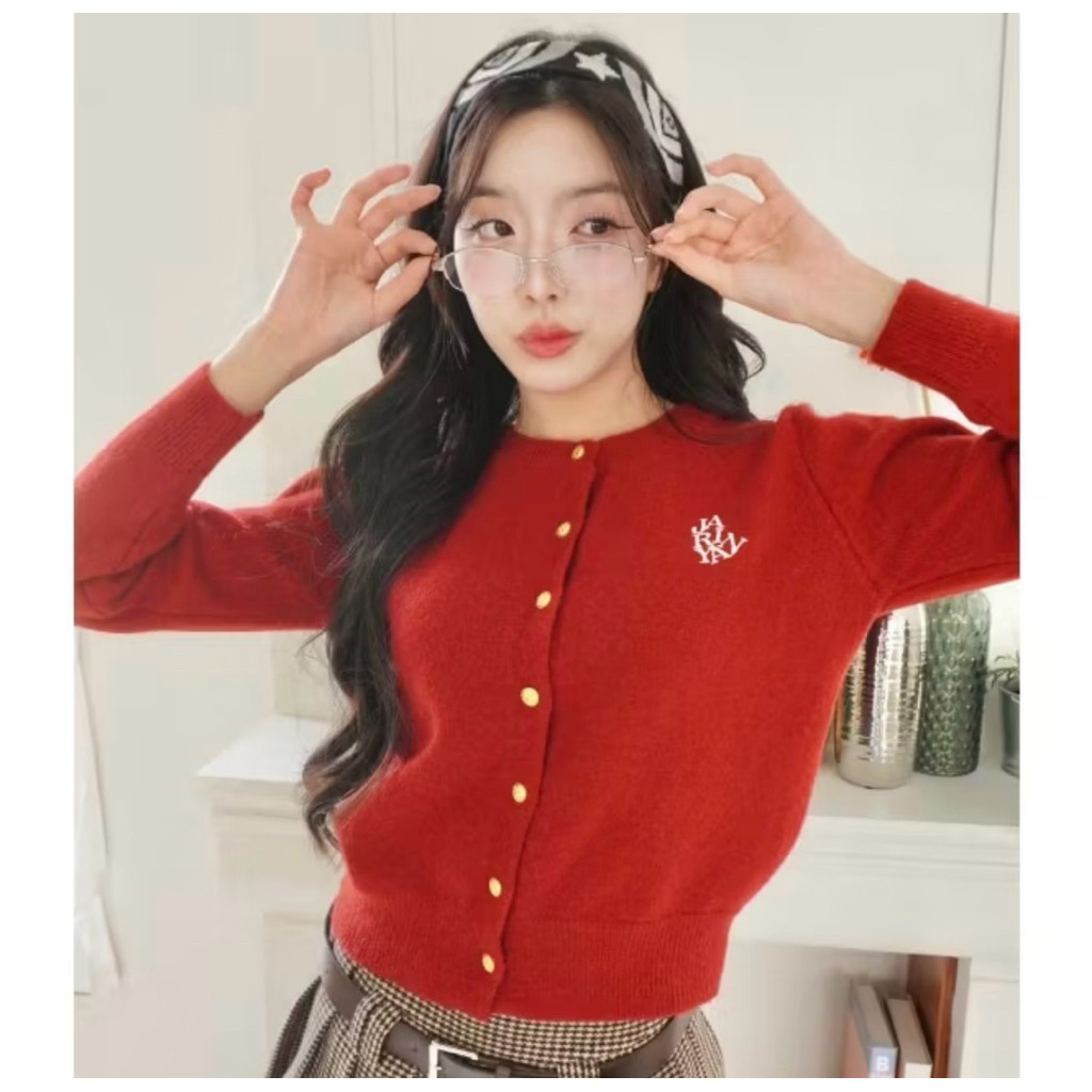 ส่งต่อ เสื้อคาร์ดิแกน สีแดง จากร้าน Jarinya
