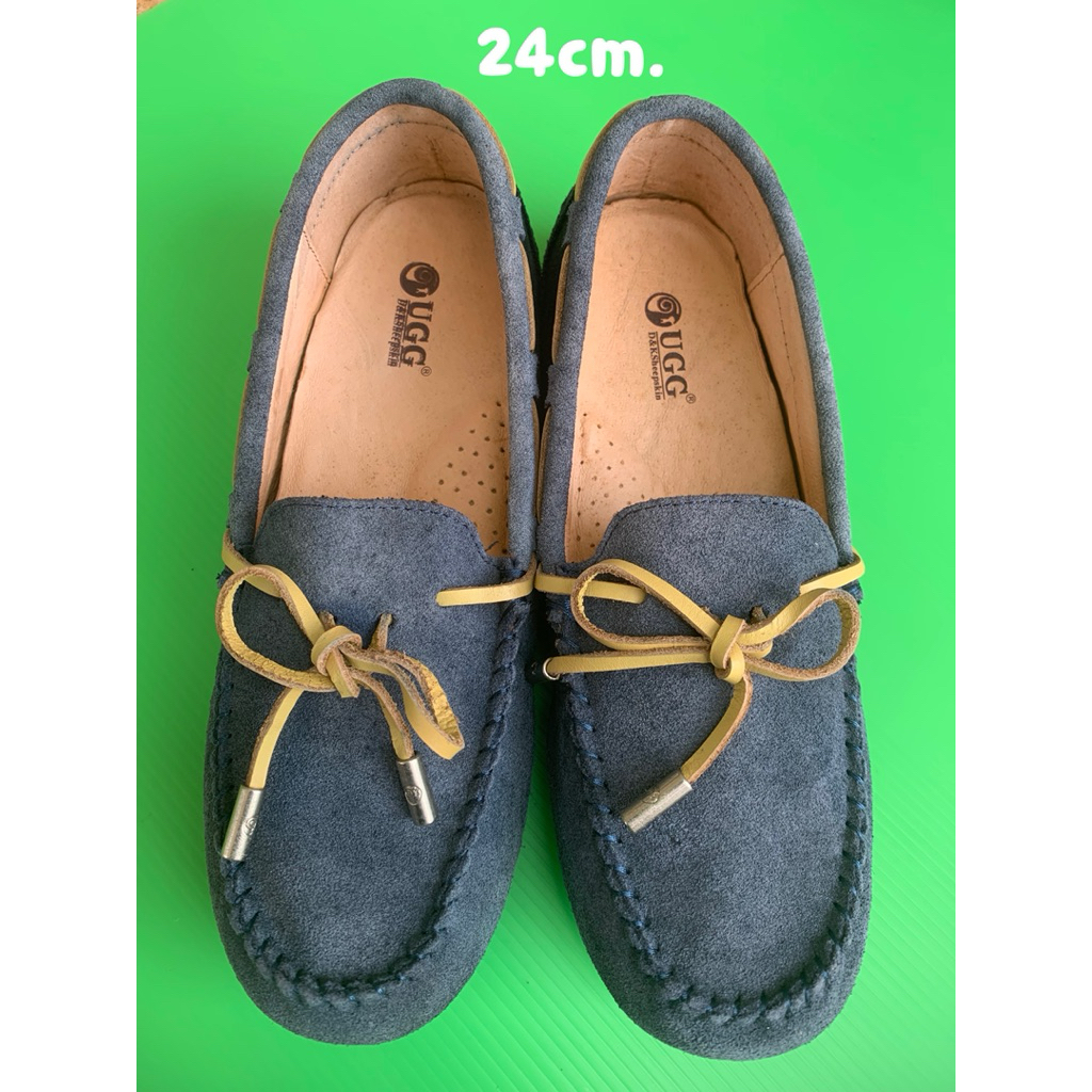 รองเท้าสลิปออนหนังแท้แบรนด์UGG แท้💯 สีน้ำเงินเข้ม มือสอง