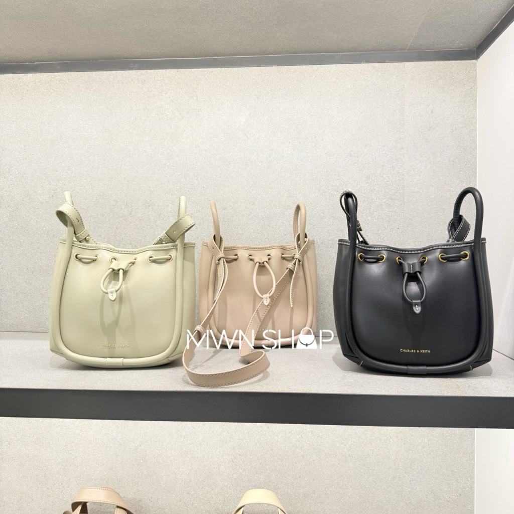 Charles&keith กระเป๋าสะพายข้าง lyla bucket m มีโค้ดลด20% พร้อมถุงผ้า ถุงกระดาษ ของแท้จากชอป