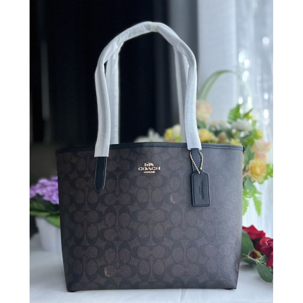 ขนาดปากกระเป๋า 13 นิ้ว ไซส์มีเดียม Medium City Tote Bag In Signature CDX82