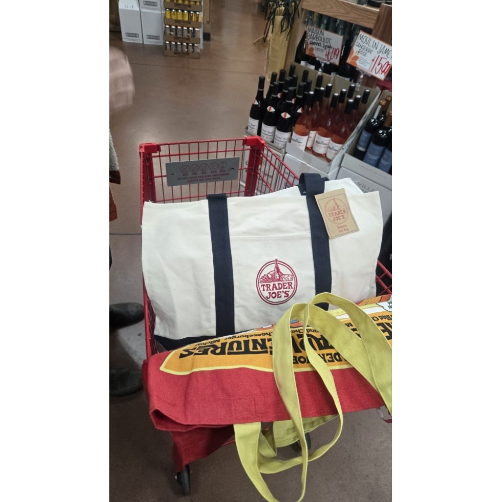 กระเป๋า Trader Joe's