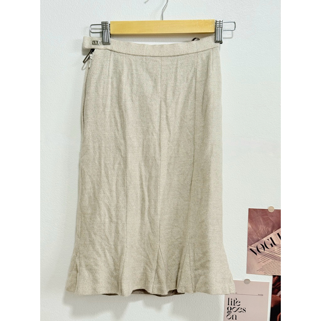 N69 กระโปรง เอว22 สะโพก28 ยาว21.5 ซิปข้าง