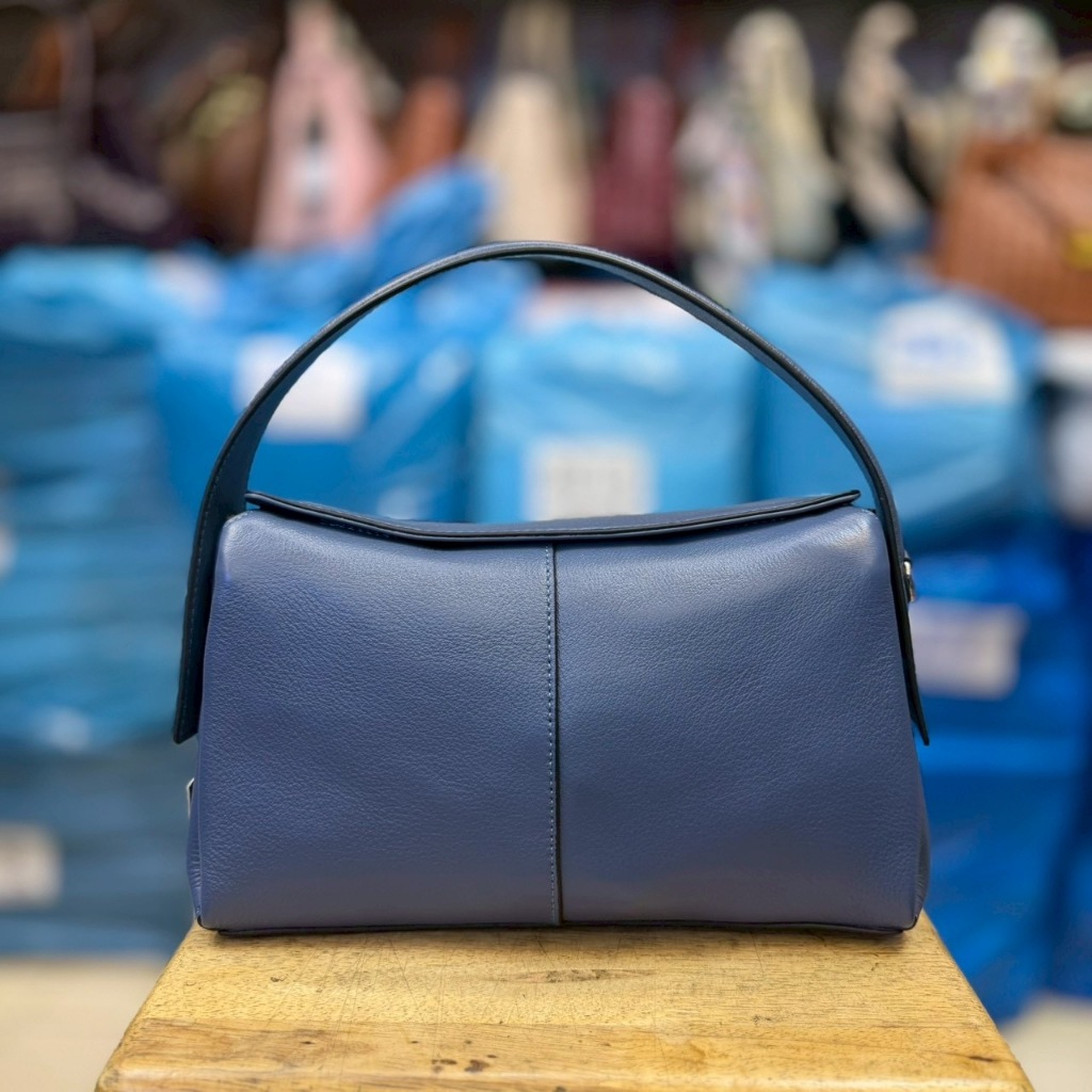 💥ใหม่💥TOPBAGS กระเป๋าแฟชั่นหนังวัวแท้ หลายช่อง จุของได้เยอะ หนังวัวแท้ หนังนิ่ม สะพายได้ ถือคล้องมือได้ (6 สีพร้อมส่ง)