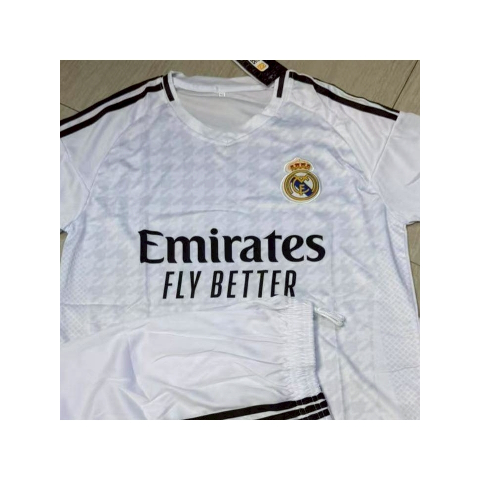 เสื้อทีมฟุตบอลเท่ๆ ชุดออกกำลังกาย เสื้อฟุตบอล+กางเกง ผ้าโพลีเอสเตอร์ นุ่มใส่สบายระบายอากาศดี เสื้อแข่งฟุตบอล ราคาถูก ลดร